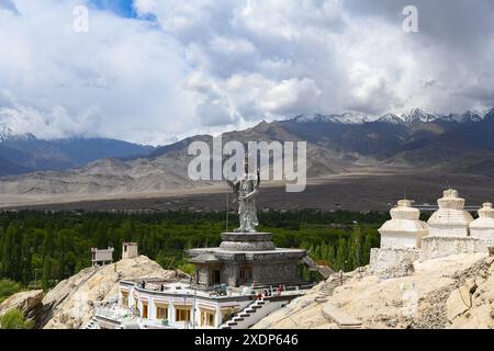 Leh, Ladakh, Indien. Juni 2024. Ein Blick auf die Shakyamuni Buddha Statue in der Nähe des Shey Palace in Leh, Ladakh, Indien. (Kreditbild: © Basit Zargar/ZUMA Press Wire) NUR REDAKTIONELLE VERWENDUNG! Nicht für kommerzielle ZWECKE! Stockfoto