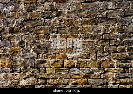 Sehr alte Steinmauer mit großer Tiefenperspektive Stockfoto