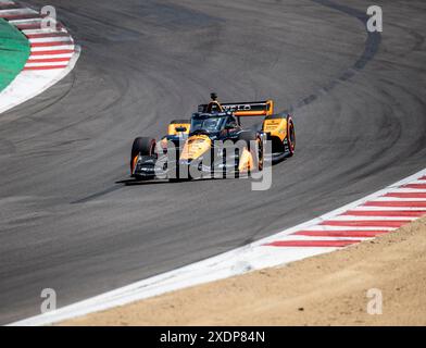 22. Juni 2024 Monterey, CA, USA Arrow McLaren SP-Fahrer Pato O'Ward aus Mexiko (5) fährt während des Firestone Grand Prix von Monterey IndyCar Practice 2 auf dem WeatherTech Raceway Laguna Seca Monterey, CA Thurman James/CSM durch den Korkenzieher Stockfoto