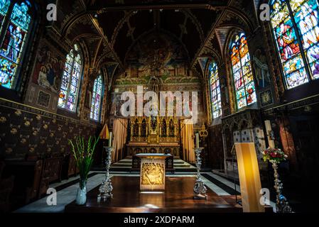 Der wunderschöne Hauptaltar der Basilika des Heiligen Blutes Oberkapelle - Brügge, Belgien Stockfoto