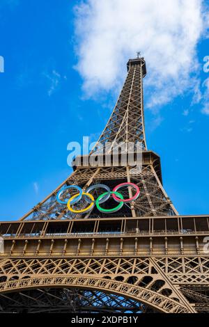 Eiffelturm bereit für die Olympischen Spiele 2024 Stockfoto