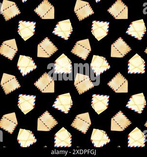 Nahtloses Muster. Briefumschläge mit roten und blauen Streifen auf schwarzem Hintergrund. Alle Gegenstände sind handbemalt mit Aquarellen. Stockfoto