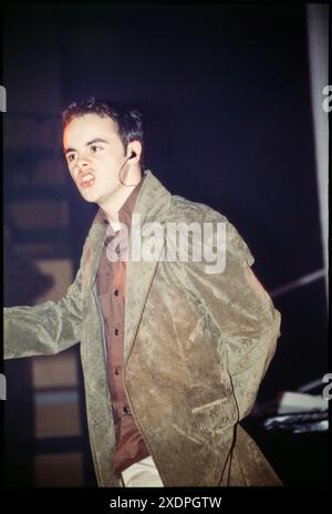 ANT McPARTLIN, ANT UND DEC, LETZTE TOUR, 1997: ANT McPartlin von PJ und Duncan – auch bekannt als Ant & Dec oder Ant McPartlin und Declan Donnelly – spielen ihre „Cult of Ant and Dec“ Tour im Mai 1997 in der St David's Hall in Cardiff. Ihr Plattenvertrag wurde im Sommer nicht verlängert und ihre Musikkarriere endete. Foto: Rob Watkins Stockfoto