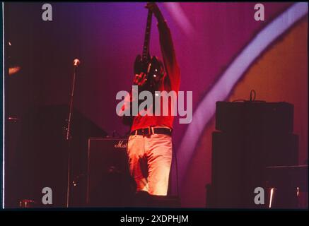 PAUL WELLER, BIG NOISE FESTIVAL, 1997: Paul Weller tourte am Sonntag, den 11. Mai, mit dem Heavy Soul-Album Headliner beim BBC Big Noise Festival in Cardiff Bay, Cardiff, Wales, Großbritannien. 1997. Foto: Rob Watkins Stockfoto