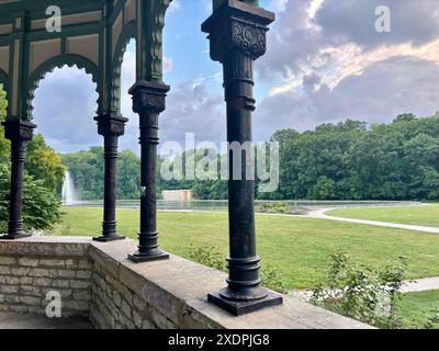 Blick vom Innern des Spring House Gazebo, Eden Park, Cincinnati Stockfoto