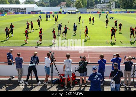 Freiberg, Deutschland. Juni 2024. Die Red Devils wurden während eines Trainings der belgischen Fußballnationalmannschaft Red Devils am Montag, den 24. Juni 2024, in ihrem Basislager in Freiberg am Neckar während der Fußball-Europameisterschaft 2024 gezeigt. Die Red Devils spielen in der Gruppe E bei der Europameisterschaft 2024 in Deutschland und haben noch ein letztes Spiel zu spielen. BELGA FOTO BRUNO FAHY Credit: Belga News Agency/Alamy Live News Stockfoto