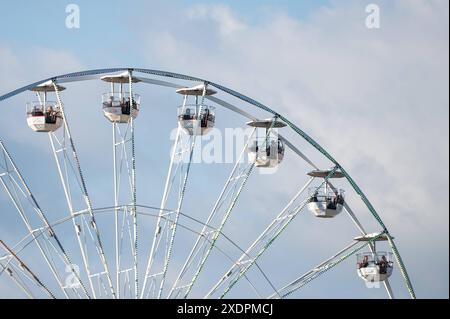 Ein Riesenrad steht auf dem Gelände des Southside Festivals. Neuhausen ob Eck Baden-Württemberg Deutschland *** Ein Riesenrad steht auf dem Gelände des Southside Festivals Neuhausen ob Eck Baden-Württemberg Deutschland Stockfoto