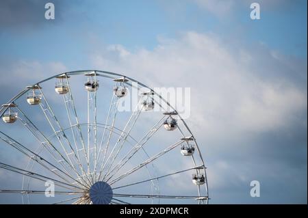 Ein Riesenrad steht auf dem Gelände des Southside Festivals. Neuhausen ob Eck Baden-Württemberg Deutschland *** Ein Riesenrad steht auf dem Gelände des Southside Festivals Neuhausen ob Eck Baden-Württemberg Deutschland Stockfoto