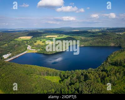 Gottleubatalsperre die Talsperre Gottleuba ist eine Talsperre, die im Osterzgebirge bei Bad Gottleuba den gleichnamigen Fluss staut. Die Talsperre ist Kern des seit den 1950er-Jahren errichteten Systems von Hochwasserschutzanlagen im Flusssystem der Gottleuba. Neben dem Hochwasserschutz dient sie der Trinkwasserversorgung für den Raum Pirna und in geringem Maße der Stromerzeugung. Hartmannsbach Sachsen Deutschland *** Gottleuba-Staudamm der Gottleuba-Staudamm ist ein Staudamm, der den gleichnamigen Fluss im Osterzgebirge bei Bad Gottleuba staut Stockfoto