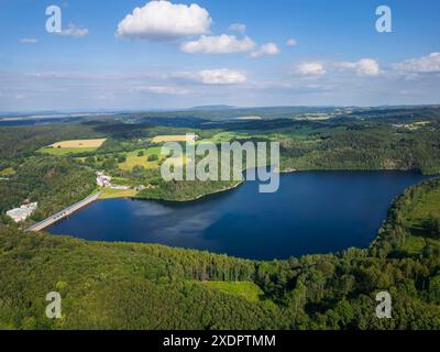 Gottleubatalsperre die Talsperre Gottleuba ist eine Talsperre, die im Osterzgebirge bei Bad Gottleuba den gleichnamigen Fluss staut. Die Talsperre ist Kern des seit den 1950er-Jahren errichteten Systems von Hochwasserschutzanlagen im Flusssystem der Gottleuba. Neben dem Hochwasserschutz dient sie der Trinkwasserversorgung für den Raum Pirna und in geringem Maße der Stromerzeugung. Hartmannsbach Sachsen Deutschland *** Gottleuba-Staudamm der Gottleuba-Staudamm ist ein Staudamm, der den gleichnamigen Fluss im Osterzgebirge bei Bad Gottleuba staut Stockfoto