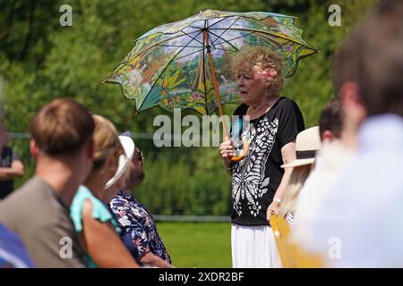 Im Mercure Maidstone Great Danes Hotel in Maidstone Kent erwarten die Menschen eine Rede von Nigel Farage, dem Chef der Reform UK. Bilddatum: Montag, 24. Juni 2024. Stockfoto