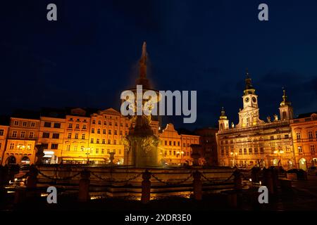 Geografie / Reise, Slowakei, Ceske Budejovice, Hauptplatz mit Samson Brunnen am Abend, ZUSÄTZLICHE RECHTE-CLEARANCE-INFO-NOT-AVAILABLE Stockfoto