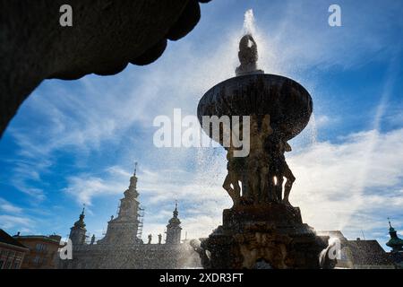 Geographie / Reise, Slowakei, Ceske Budejovice, Hauptplatz mit Samson Brunnen vor blauem Himmel, ZUSÄTZLICHE RECHTE-CLEARANCE-INFO-NOT-AVAILABLE Stockfoto