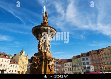 Geographie / Reise, Slowakei, Ceske Budejovice, Hauptplatz mit Samson Brunnen vor blauem Himmel, ZUSÄTZLICHE RECHTE-CLEARANCE-INFO-NOT-AVAILABLE Stockfoto