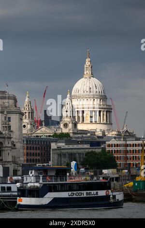 Die Kuppel der St. Pauls Cathedral, City of London, Großbritannien. Juni 2024 Stockfoto