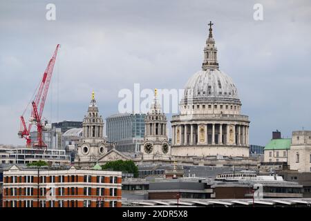 Die Kuppel der St. Pauls Cathedral, City of London, Großbritannien. Juni 2024 Stockfoto