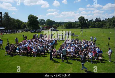 Im Mercure Maidstone Great Danes Hotel in Maidstone Kent erwarten die Menschen eine Rede von Nigel Farage, dem Chef der Reform UK. Bilddatum: Montag, 24. Juni 2024. Stockfoto