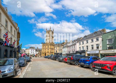 Der Marktplatz sieht aus, zwei der Church of St. John Baptist, Cirencester, Gloucestershire, England, Großbritannien Stockfoto