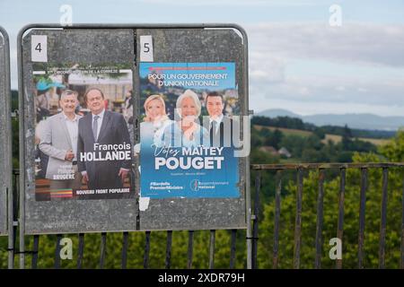 Corrèze, Frankreich. 23. Und 24. Juni 2024. Francois Hollande kandidierte für die Parlamentswahlen vom 30. Juni und 7. Juli 2024 in Corrèze. Wahlplakat des ehemaligen Präsidenten der Französischen Republik, Francois Hollande, Kandidat für den 1. Wahlkreis des Departements Corrèze. Er ist Mitglied der Wahlkoalition New Popular Front. Frühe Parlamentswahlen nach der Auflösung der Nationalversammlung am 9. Juni 2024 durch Emmanuel Macron. Corrèze, Limousin, Frankreich, Europa. Foto: HM Images/Alamy Live News. Stockfoto