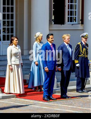 Die Haag, 15-06-2024 König Willem Alexander, Königin Maxima und HH Sjeik Tamim bin Hamad Al Thani, Emir von Katar und HH Sjeika Jawaher bint Hamad Al Thani ZEIGEN DIE GUE OUT Credit: dpa Picture Alliance/Alamy Live News Stockfoto