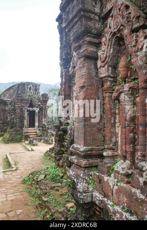 Hoi an, Vietnam - 6. Februar 2024: Steinschnitzereien am alten My Son Hindu Tempel, Champa Königreich, Vietnam Stockfoto