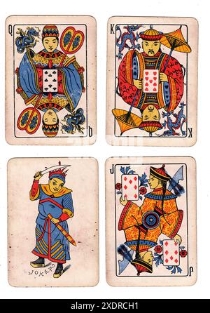 Antike chinesische Spielkarten mit einem König, einer Königin, einem Jack und einem Ass aus dem alten Spiel Khanhoo. Stockfoto