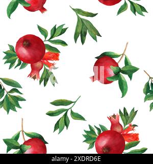 Nahtloses Muster mit Granatäpfeln, Blumen und Blättern. Handgemachte Aquarellabbildung auf weißem Hintergrund. Zum Einpacken von Papier, Textilien, Tapeten, Stockfoto