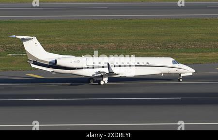 ISTANBUL, TURKIYE - 05. NOVEMBER 2022: Landung des Air Hamburg Embraer 135BJ (1171) zum Internationalen Flughafen Istanbul Stockfoto