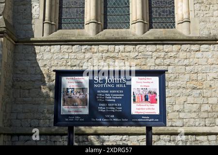 Informationstafel vor der 1845 St. Johns Kirche, formell die Kirche St. john the Evangelist, notting Hill, london, england Stockfoto