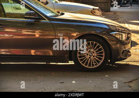 Odessa, UKRAINE - 27. JULI 2012: Seitenansicht eines BMW-Autos Stockfoto