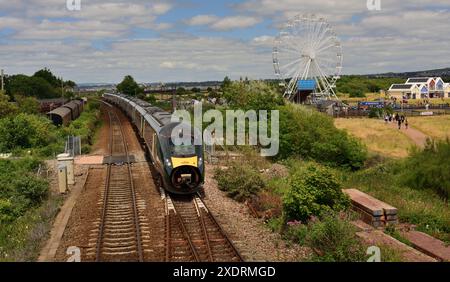 Intercity Express Train 1C78 der 1103er Paddington nach Penzance fährt durch Dawlish Warren, bestehend aus den Sätzen 800017 und 800033. Stockfoto