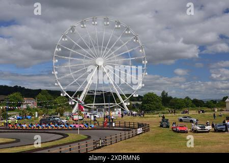 Das große Rad in Dawlish Warren, South Devon, während der Cofton's American Car Show am 22. Juni 2024. Stockfoto