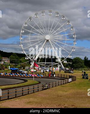 Das große Rad in Dawlish Warren, South Devon, während der Cofton's American Car Show am 22. Juni 2024. Stockfoto