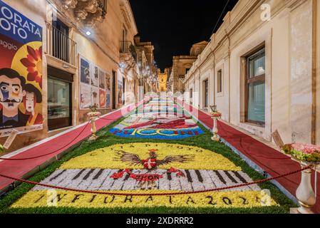 Noto, Sizilien/Italien - 20. Mai 2024: Das Blumenfest von Noto in Sizilien Stockfoto