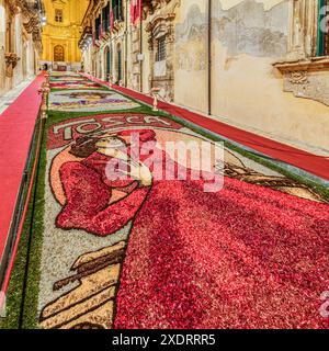 Noto, Sizilien/Italien - 20. Mai 2024: Das Blumenfest von Noto in Sizilien Stockfoto