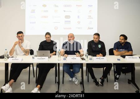 La Louviere, Belgien. Juni 2024. RAAL-Direktor, Torhüter Silvio Proto, RAAL-Direktor Nicolas Frutos, RAAL-Chef Toni Turi, RAAL-Cheftrainer Frederic Taquin und David Verwilghen von RAAL, die während einer Pressekonferenz der belgischen Fußballmannschaft RAAL La Louviere am Montag, den 24. Juni 2024 in La Louviere, in Bezug auf die kommende Saison 2024-25 der zweiten Liga der Challenger Pro League der belgischen Meisterschaften. BELGA FOTO JAMES ARTHUR GEKIERE Credit: Belga News Agency/Alamy Live News Stockfoto