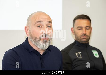 La Louviere, Belgien. Juni 2024. RAAL-CEO Toni Turi und RAAL-Cheftrainer Frederic Taquin wurden während einer Pressekonferenz der belgischen Fußballmannschaft RAAL La Louviere am Montag, den 24. Juni 2024, in La Louviere zur kommenden Saison 2024-25 der zweiten Liga der Challenger Pro League der belgischen Meisterschaften vorgestellt. BELGA FOTO JAMES ARTHUR GEKIERE Credit: Belga News Agency/Alamy Live News Stockfoto