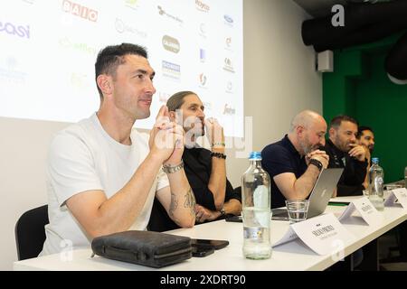 La Louviere, Belgien. Juni 2024. RAAL-Direktor, Torhüter Silvio Proto, RAAL-Direktor Nicolas Frutos, RAAL-Chef Toni Turi, RAAL-Cheftrainer Frederic Taquin und David Verwilghen von RAAL, die während einer Pressekonferenz der belgischen Fußballmannschaft RAAL La Louviere am Montag, den 24. Juni 2024 in La Louviere, in Bezug auf die kommende Saison 2024-25 der zweiten Liga der Challenger Pro League der belgischen Meisterschaften. BELGA FOTO JAMES ARTHUR GEKIERE Credit: Belga News Agency/Alamy Live News Stockfoto