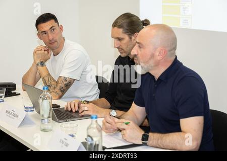 La Louviere, Belgien. Juni 2024. RAAL-Direktor Torhüter Silvio Proto, RAAL-Fußballdirektor Nicolas Frutos, RAAL-CEO Toni Turi und auf einer Pressekonferenz der belgischen Fußballmannschaft RAAL La Louviere am Montag, den 24. Juni 2024 in La Louviere, in Bezug auf die kommende Saison 2024-25 der zweiten Liga der Challenger Pro League der belgischen Meisterschaften. BELGA FOTO JAMES ARTHUR GEKIERE Credit: Belga News Agency/Alamy Live News Stockfoto