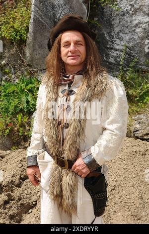 Volker Zack. Karl May Pressekonferenz mit Fotoprobe zu Winnetou II., Ribanna und Old Firehand. Bad Segeberg, 21.06.2024 Bitte Bildunterschrift : IMAGO Michael Wigglesworth *** Volker Zack Karl May Pressekonferenz mit Fotoprobe für Winnetou II, Ribanna und Alte Feuerhand Bad Segeberg, 21 06 2024 Bitte Bildunterschrift IMAGO Michael Wigglesworth Stockfoto