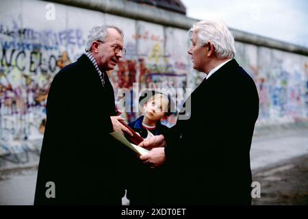 Spreepiraten, Fernsehserie, Deutschland 1989 - 1991, Regie: Hans Henning Borgelt, Folge 14: Der König von Berlin, Darsteller: Vorne: H. Müller, Simon Jacombs, Peter Borgelt Stockfoto