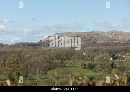 Farleton fiel von den Hängen des Hutton Roof Crag bei Burton in Kendal Westmorland und Furness oder Cumbria England Stockfoto