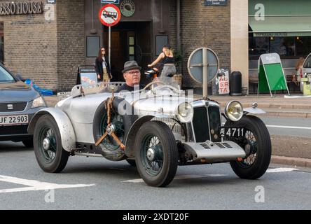 Klassischer Sportwagen auf der Straße in Kopenhagen, Dänemark Stockfoto