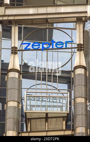 Belgrad, Serbien - 06. Mai 2022: Modernes Zepter Office Company Building in der Kralja Petra Street im Stadtzentrum von Hauptstadt. Stockfoto