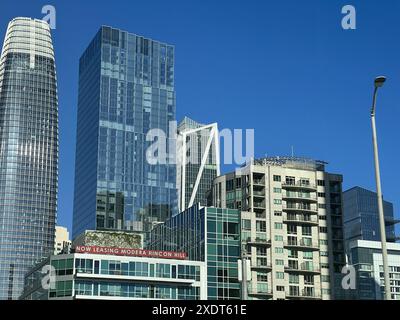 Usa. Januar 2022. Detailansicht der Skyline von San Francisco, Kalifornien, einschließlich Salesforce Tower und Millennium Tower, 2. Januar 2022. Foto von Sftm. (Foto: Gado/SIPA USA) Credit: SIPA USA/Alamy Live News Stockfoto