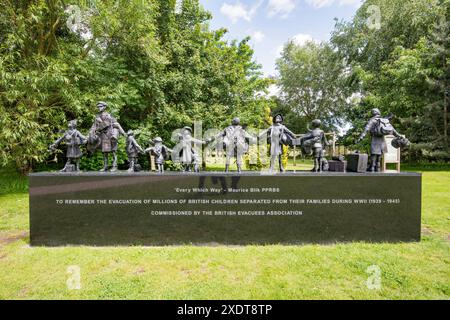 Erinnert an die Evakuierung von Millionen britischer Kinder, National Memorial Arboretum, Burton-upon-Trent. Stockfoto