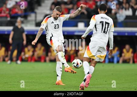 Frankfurt, Deutschland. Juni 2024. Robert Andrich (23) aus Deutschland, dargestellt während eines Fußballspiels zwischen den Nationalmannschaften der Schweiz und Deutschland am dritten Spieltag in Gruppe A in der Gruppenphase des UEFA Euro 2024 Turniers, am Sonntag, den 23. Juni 2024 in Frankfurt. Quelle: Sportpix/Alamy Live News Stockfoto