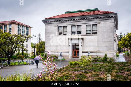 Berkeley, Kalifornien, USA - 24. März 2017: Durant Hall ist ein historisches Gebäude, ursprünglich war es die Boalt Memorial Hall of Law. Stockfoto