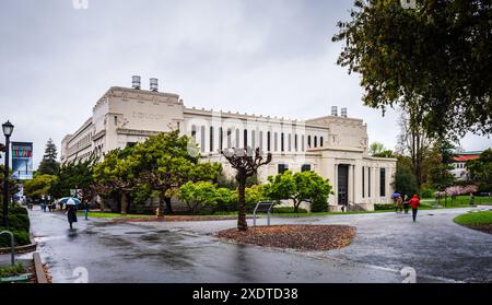 Berkeley, Kalifornien, USA – 24. März 2017: Das UC Berkeley Valley Life Building beherbergt das Chan Shun Auditorium. Das Berkeley Valley Life Building beherbergt das Stockfoto