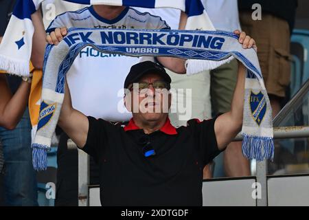 Norrkoping, Schweden, 24. Juni 2024: IFK Norrkoping Fans während des Spiels in der schwedischen Liga OBOS Damallsvenskan am 24. Juni 2024 zwischen IFK Norrkoping und IF Brommapojkarna in der Platinumcars Arena in Norrkoping, Schweden (Peter Sonander/SPP) Credit: SPP Sport Press Photo. /Alamy Live News Stockfoto